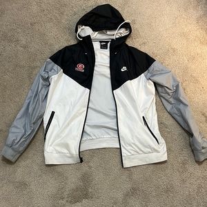 Black and white comfortable Nike windbreaker